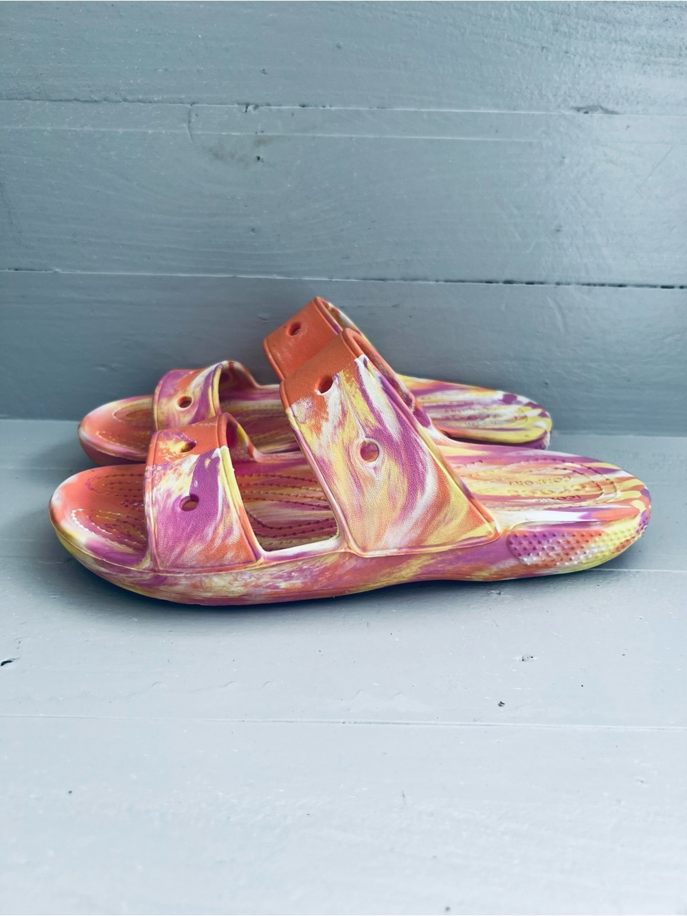 Crocs Women's Classic Sandal Size 8 Marble Tie Dye Orange Pink Yellow Flip Flop